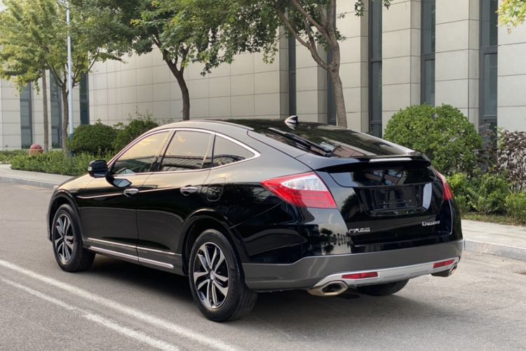 Used Honda Crosstour 2016 2.4L Luxury Edition Exterior 1