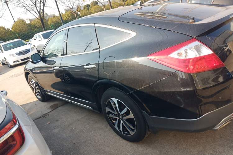 Used Honda Crosstour 2016 2.4L Luxury Edition Exterior 3