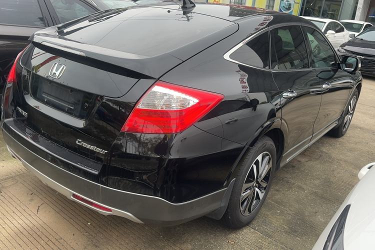 Used Honda Crosstour 2016 2.4L Luxury Edition Exterior 3
