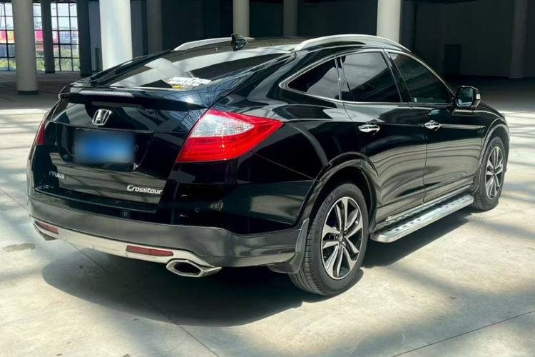 Used Honda Crosstour 2016 2.4L Luxury Edition Exterior 4