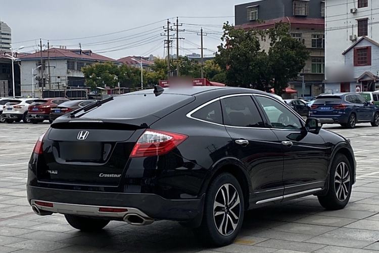 Used Honda Crosstour 2016 2.4L Luxury Edition Exterior 5