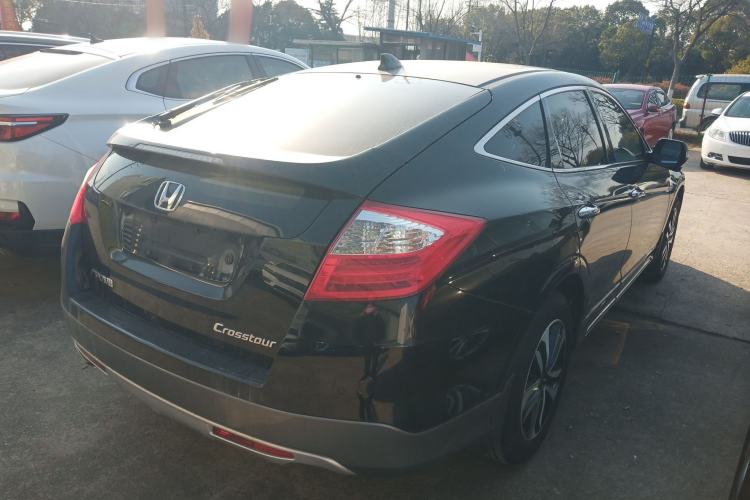 Used Honda Crosstour 2016 2.4L Luxury Edition Exterior 5