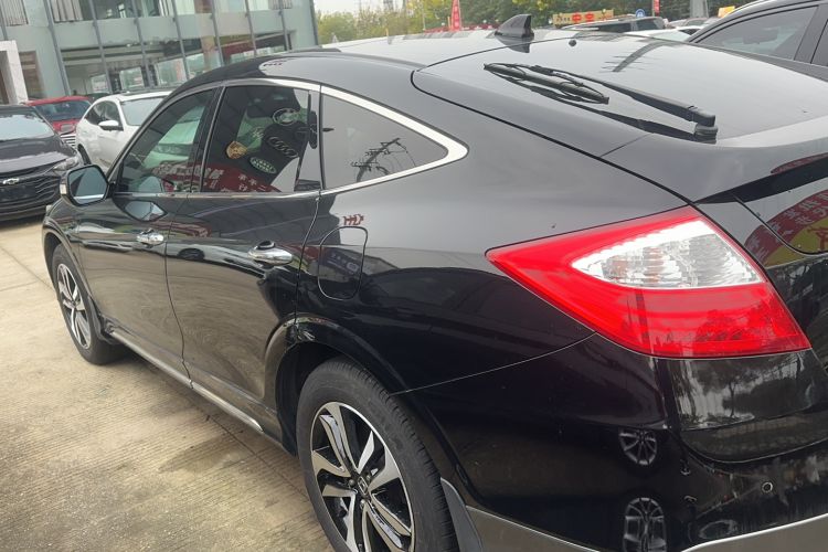 Used Honda Crosstour 2016 2.4L Luxury Edition Exterior 5