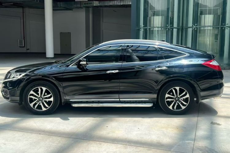 Used Honda Crosstour 2016 2.4L Luxury Edition Exterior 6