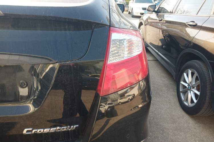 Used Honda Crosstour 2016 2.4L Luxury Edition Exterior 6