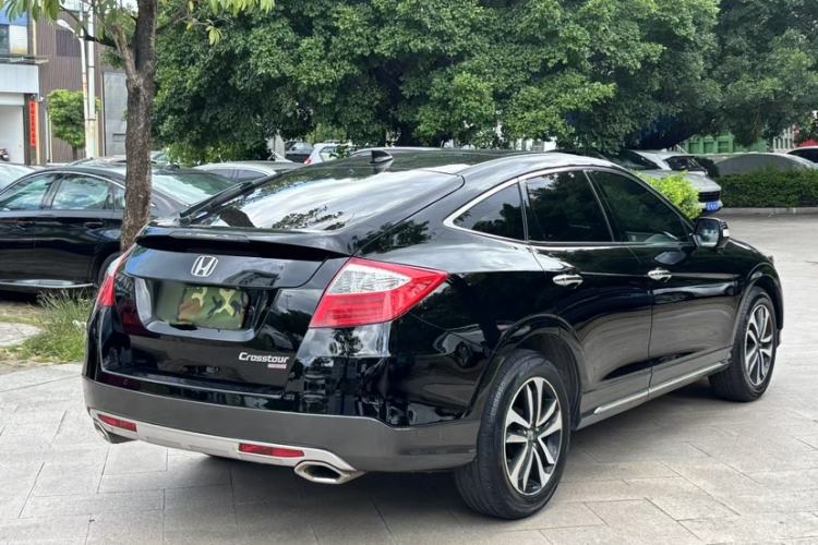 Used Honda Crosstour 2016 2.4L Luxury Edition Exterior 6