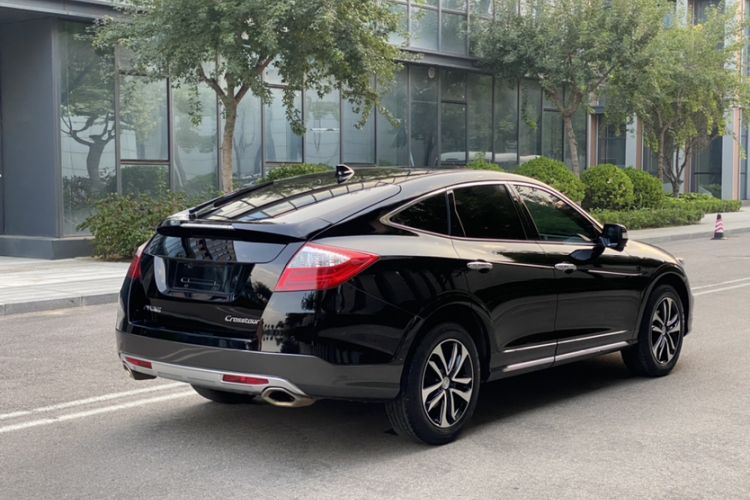 Used Honda Crosstour 2016 2.4L Luxury Edition Exterior 8