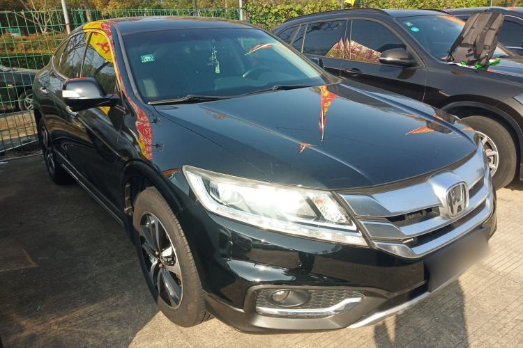 Used Honda Crosstour 2016 2.4L Luxury Edition Front Right 45 Deg