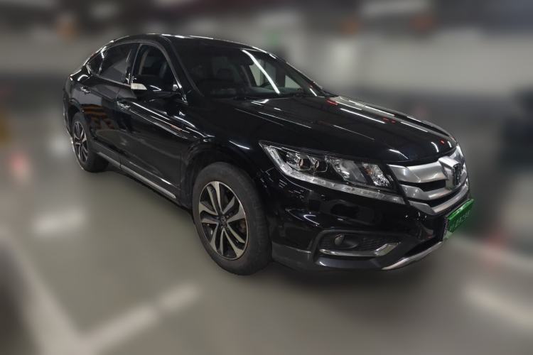 Used Honda Crosstour 2016 2.4L Luxury Edition Front Right 45 Deg