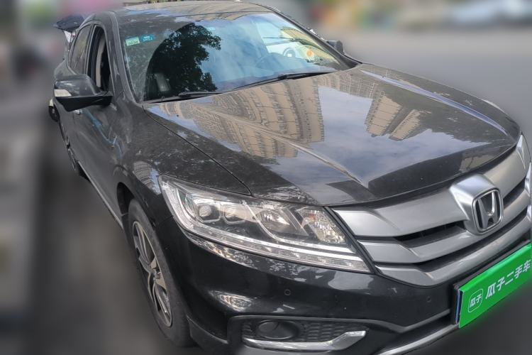 Used Honda Crosstour 2016 2.4L Luxury Edition Front Right 45 Deg