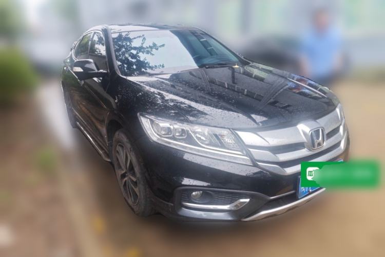 Used Honda Crosstour 2016 2.4L Luxury Edition Front Right 45 Deg