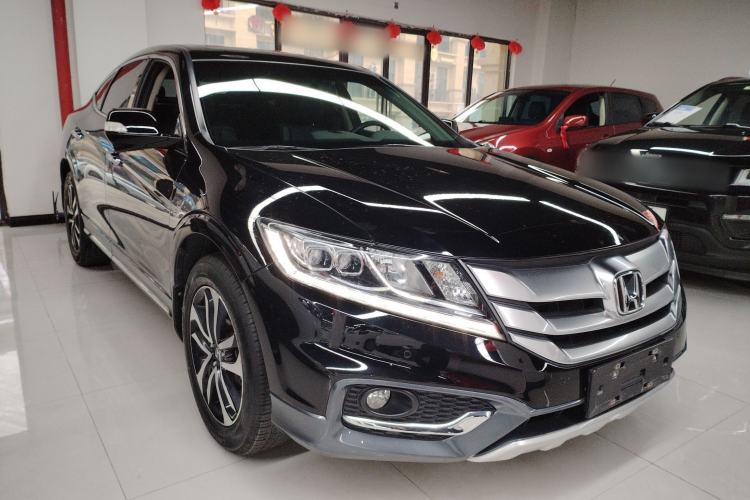 Used Honda Crosstour 2016 2.4L Luxury Edition Front Right 45 Deg