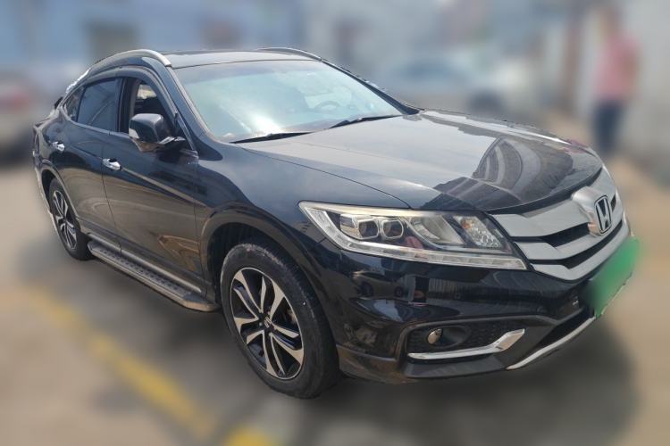 Used Honda Crosstour 2016 2.4L Luxury Edition Front Right 45 Deg