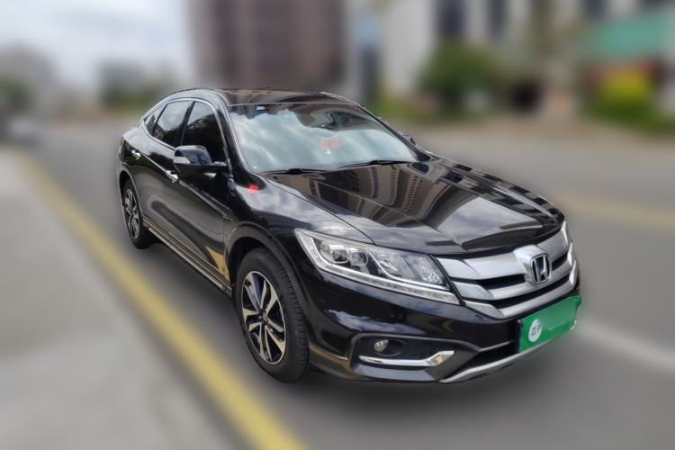 Used Honda Crosstour 2016 2.4L Luxury Edition Front Right 45 Deg