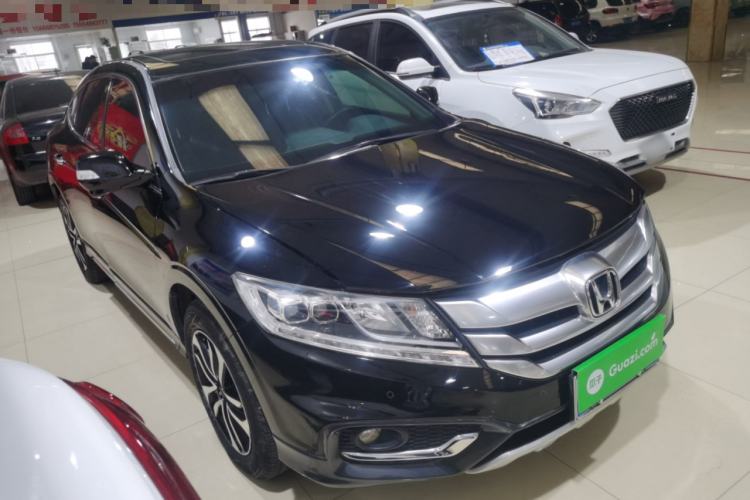 Used Honda Crosstour 2016 2.4L Luxury Edition Front Right 45 Deg