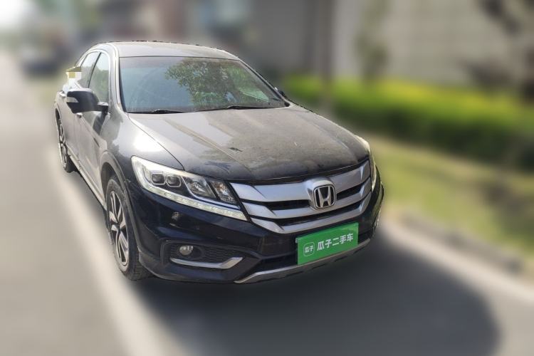 Used Honda Crosstour 2016 2.4L Luxury Edition Front Right 45 Deg