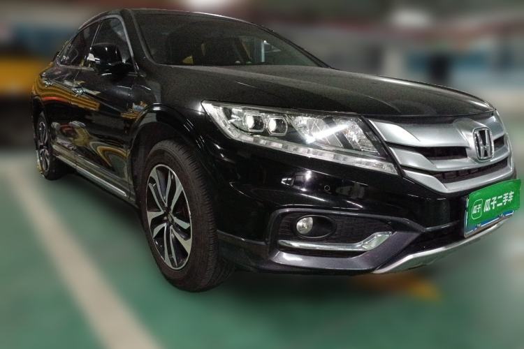Used Honda Crosstour 2016 2.4L Luxury Edition Front Right 45 Deg