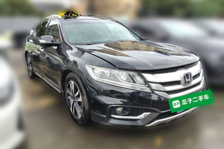 Used Honda Crosstour 2016 2.4L Luxury Edition Front Right 45 Deg