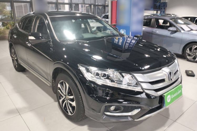 Used Honda Crosstour 2016 2.4L Luxury Edition Front Right 45 Deg