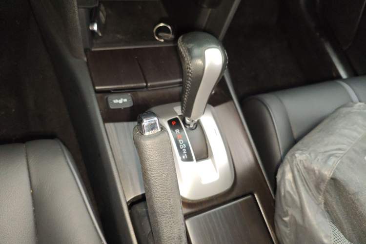 Used Honda Crosstour 2016 2.4L Luxury Edition Gear Lever