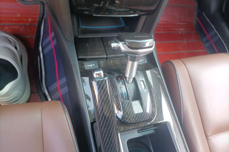 Used Honda Crosstour 2016 3.0L AWD Prestige Edition Gear Lever