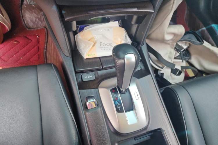Used Honda Crosstour 2016 2.4L Luxury Edition Gear Lever