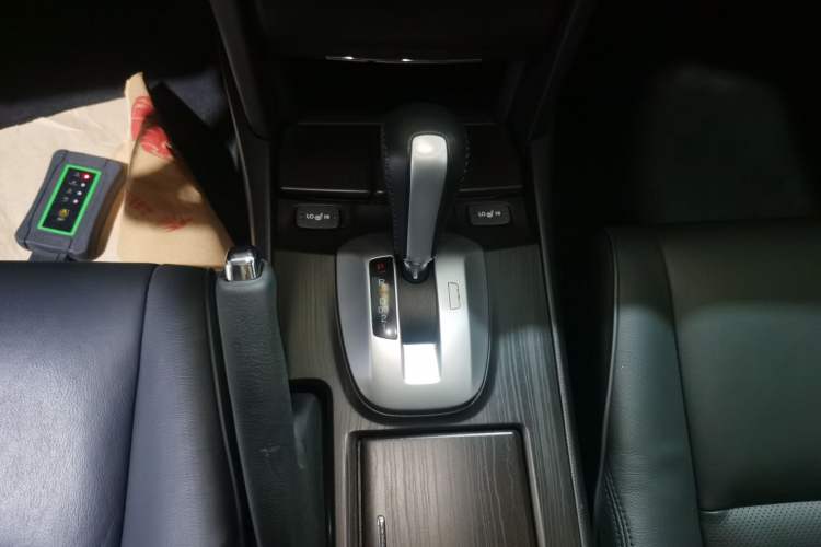 Used Honda Crosstour 2016 2.4L Luxury Edition Gear Lever