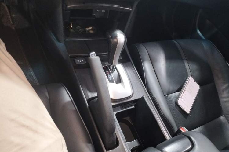 Used Honda Crosstour 2016 2.4L Luxury Edition Gear Lever