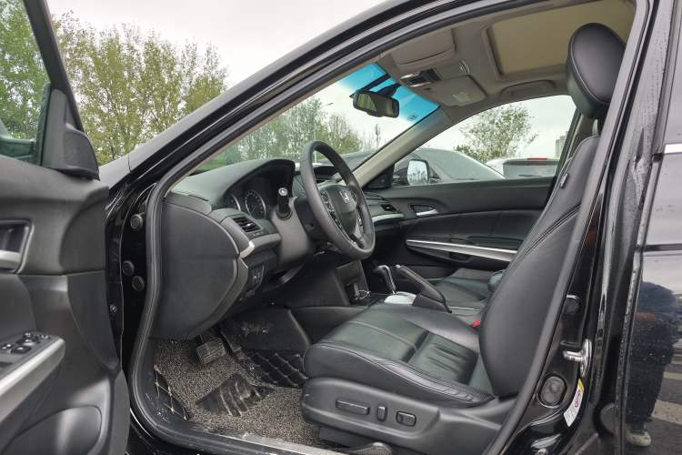 Used Honda Crosstour 2016 2.4L Luxury Edition Interior 2