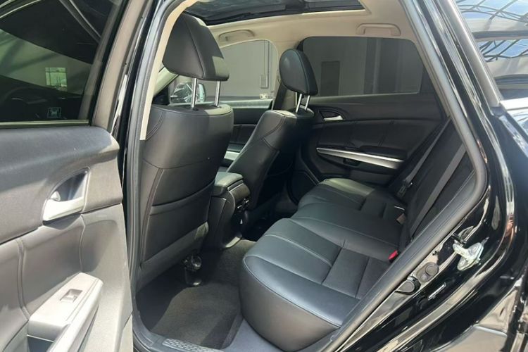 Used Honda Crosstour 2016 2.4L Luxury Edition Interior 2