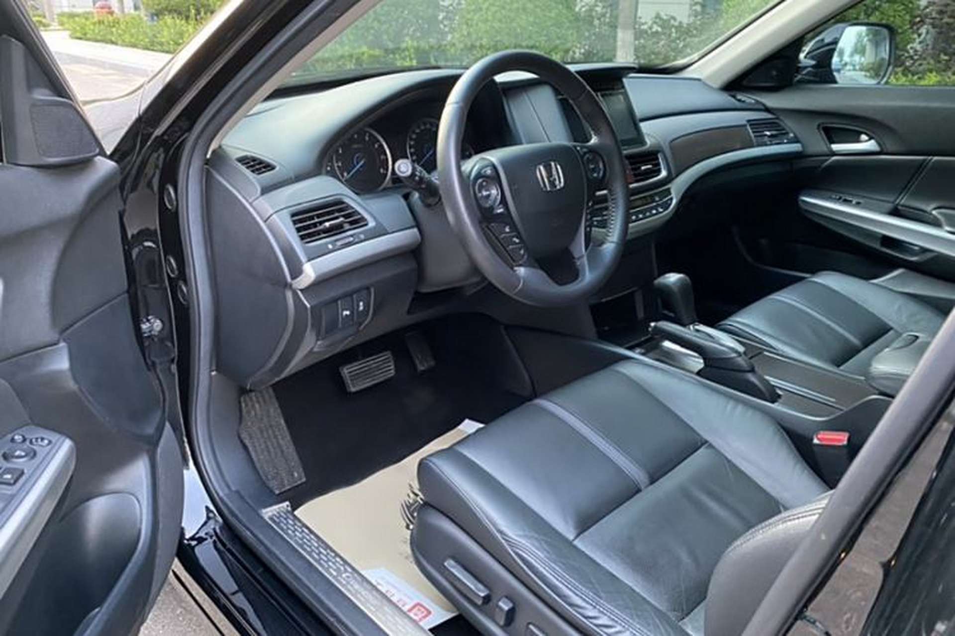 Used Honda Crosstour 2016 2.4L Luxury Edition Interior 2
