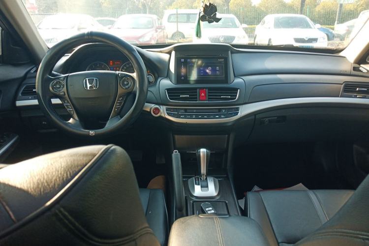 Used Honda Crosstour 2016 2.4L Luxury Edition Interior 2