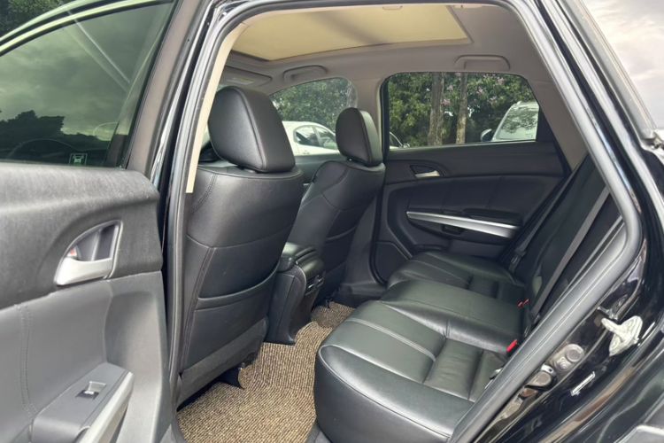 Used Honda Crosstour 2016 2.4L Luxury Edition Interior 2