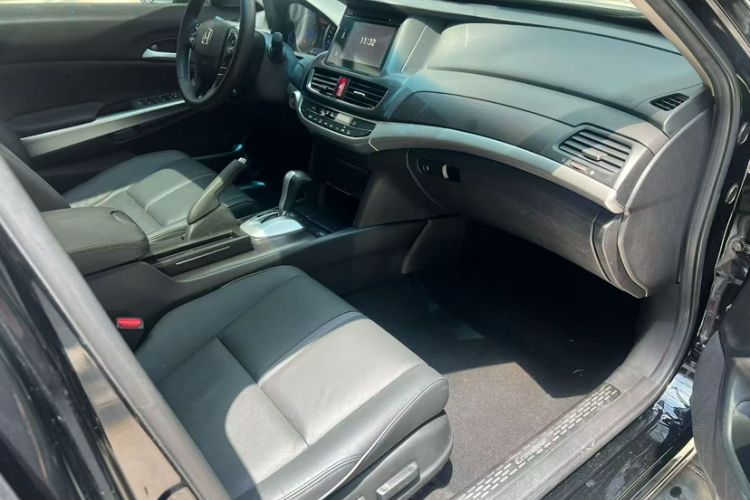 Used Honda Crosstour 2016 2.4L Luxury Edition Interior 3