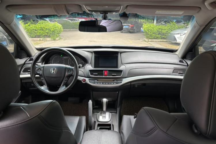 Used Honda Crosstour 2016 2.4L Luxury Edition Interior 3