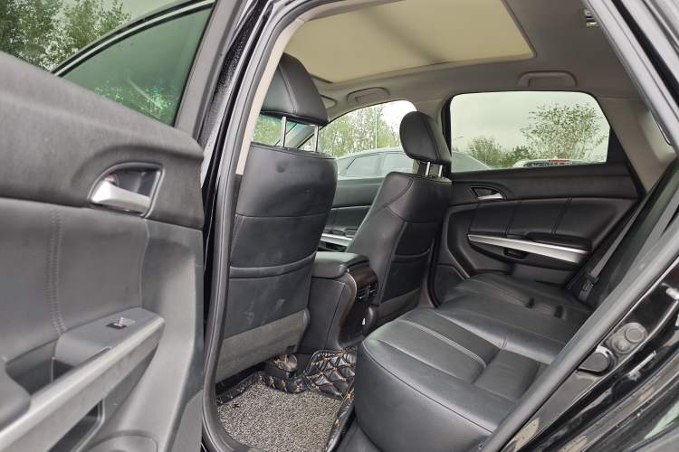 Used Honda Crosstour 2016 2.4L Luxury Edition Interior 4