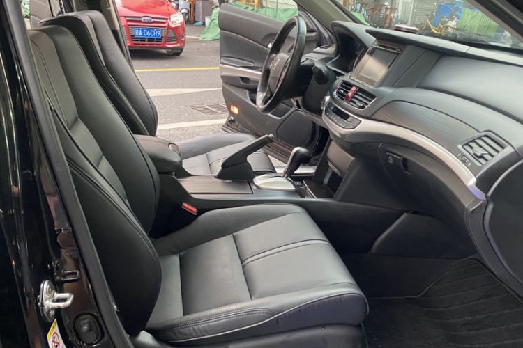 Used Honda Crosstour 2016 2.4L Luxury Edition Interior 5
