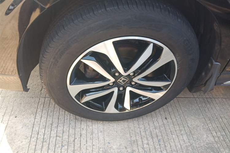 Used Honda Crosstour 2016 2.4L Luxury Edition Left Front Wheel Hub
