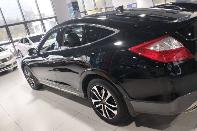 Used Honda Crosstour 2016 2.4L Luxury Edition Left Side