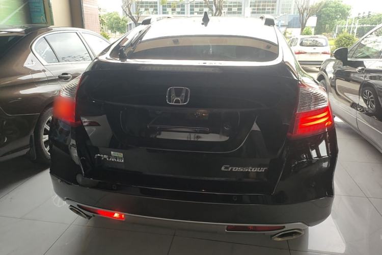 Used Honda Crosstour 2016 2.4L Luxury Edition Rear