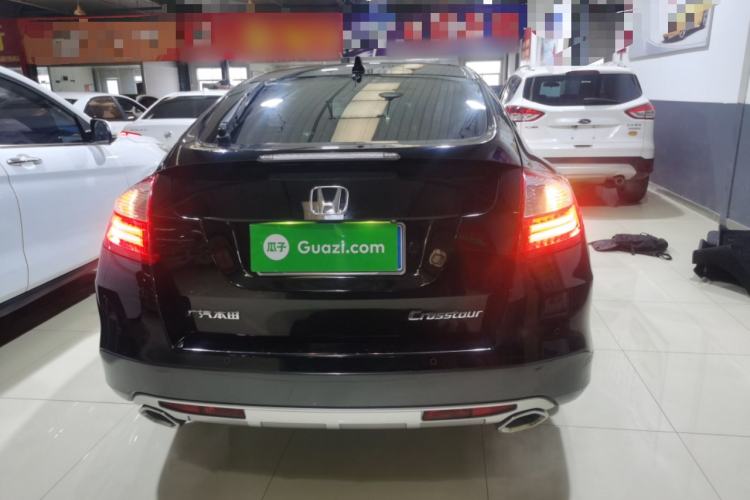 Used Honda Crosstour 2016 2.4L Luxury Edition Rear