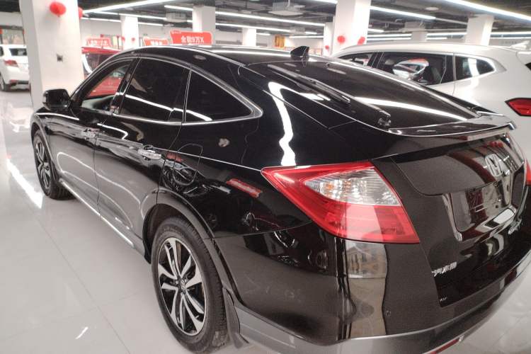 Used Honda Crosstour 2016 2.4L Luxury Edition Rear Left 45 Deg