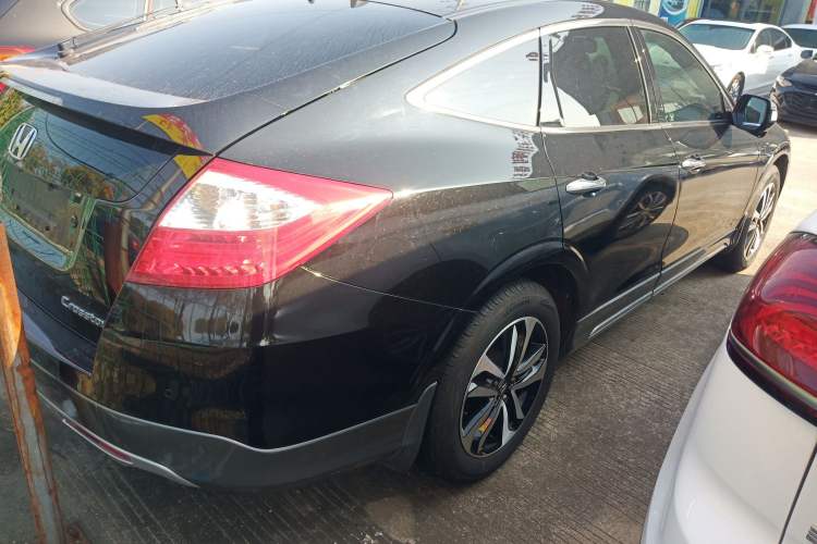 Used Honda Crosstour 2016 2.4L Luxury Edition Rear Right 45 Deg