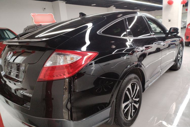 Used Honda Crosstour 2016 2.4L Luxury Edition Rear Right 45 Deg