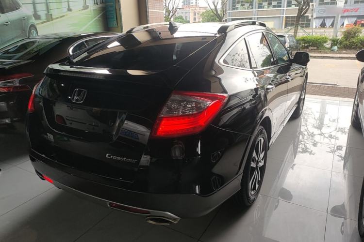 Used Honda Crosstour 2016 2.4L Luxury Edition Rear Right 45 Deg