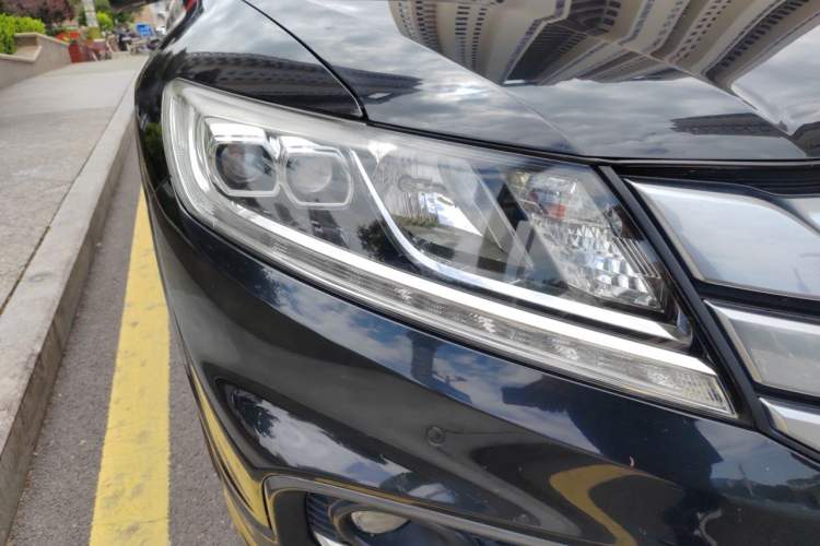 Used Honda Crosstour 2016 2.4L Luxury Edition Right Front Headlight