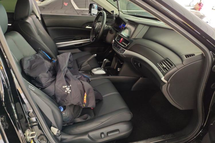 Used Honda Crosstour 2016 2.4L Luxury Edition Right Front Seat