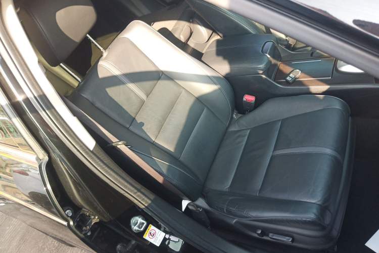 Used Honda Crosstour 2016 2.4L Luxury Edition Right Front Seat