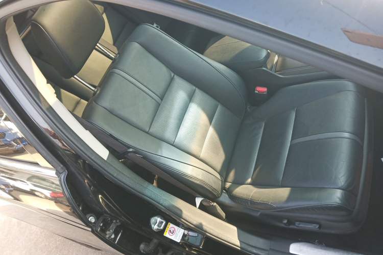 Used Honda Crosstour 2016 2.4L Luxury Edition Right Front Seat