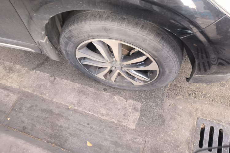 Used Honda Crosstour 2016 2.4L Luxury Edition Right Front Wheel Hub
